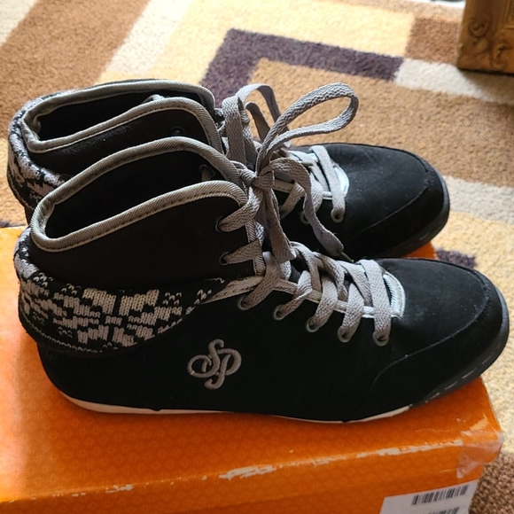 Accessories - Picture 2 of 4